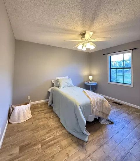 Bedroom - 802 Broad St, Murray, KY 42071 photo 3 of 5