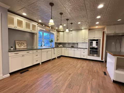Kitchen - 802 Broad St, Murray, KY 42071 photo 5 of 7