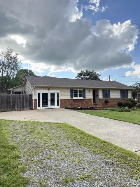 Exterior - 802 Broad St, Murray, KY 42071 photo 5 of 5