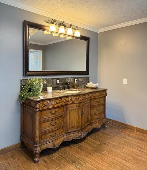 Bath - 802 Broad St, Murray, KY 42071 photo 2 of 8