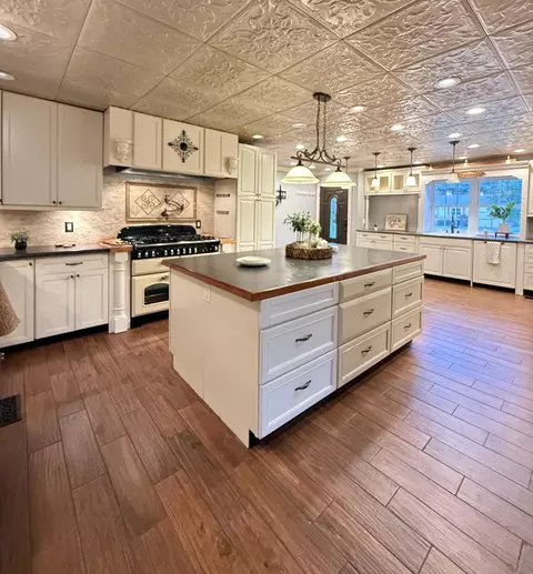 Kitchen - 802 Broad St, Murray, KY 42071 photo 1 of 7