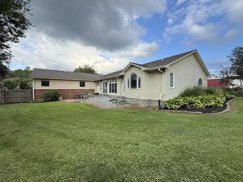 Exterior - 802 Broad St, Murray, KY 42071 photo 3 of 5