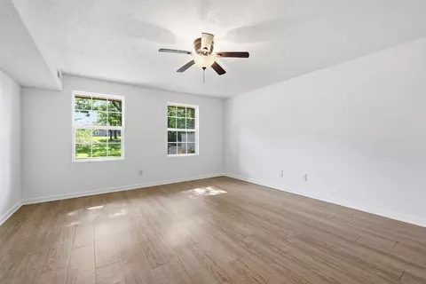 Living - 1326 Diuguid Dr, Murray, KY 42071 photo 3 of 6