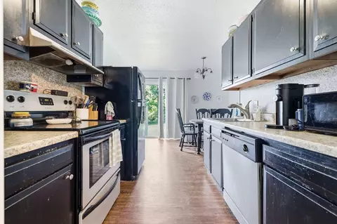 Kitchen - 1326 Diuguid Dr, Murray, KY 42071 photo 4 of 10
