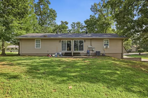 Exterior - 1326 Diuguid Dr, Murray, KY 42071 photo 8 of 9