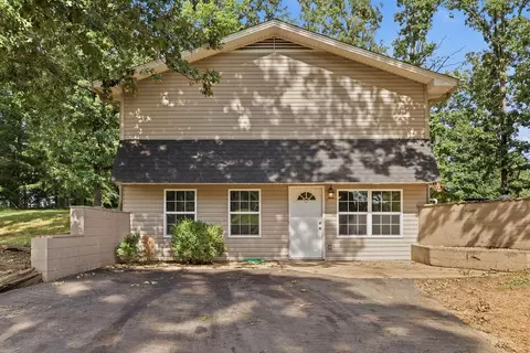 Exterior - 1326 Diuguid Dr, Murray, KY 42071 photo 2 of 9