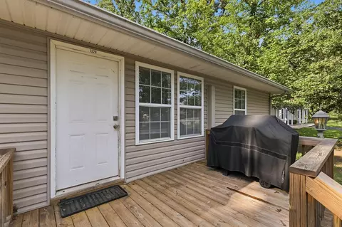 Exterior - 1326 Diuguid Dr, Murray, KY 42071 photo 4 of 9