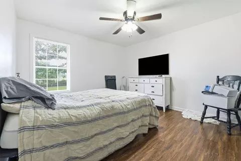 Bedroom - 1326 Diuguid Dr, Murray, KY 42071 photo 2 of 8