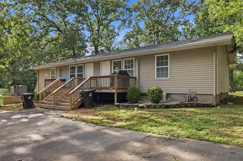Exterior - 1326 Diuguid Dr, Murray, KY 42071 photo 3 of 9