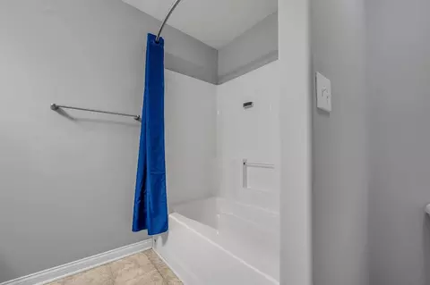 Bath - 161 Sutton Pl Blvd, Georgetown, KY 40324 photo 3 of 4