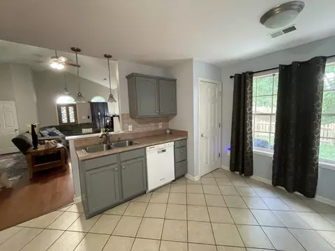 Kitchen - 118 Back Stretch Dr, Georgetown, KY 40324 photo 2 of 3