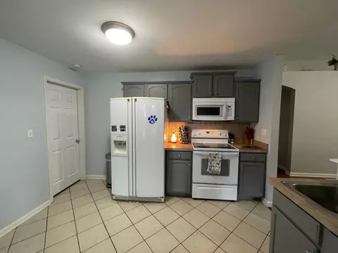Kitchen - 118 Back Stretch Dr, Georgetown, KY 40324 photo 1 of 3