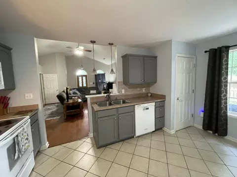 Kitchen - 118 Back Stretch Dr, Georgetown, KY 40324 photo 3 of 3