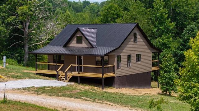 38 Hawks Point Rd, Beattyville, KY 41311