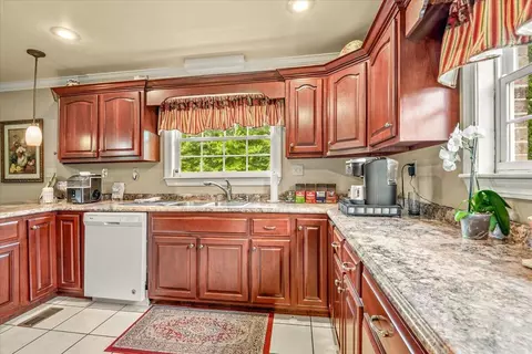 Kitchen - 91 Earl Angel Rd, Corbin, KY 40701 photo 2 of 2