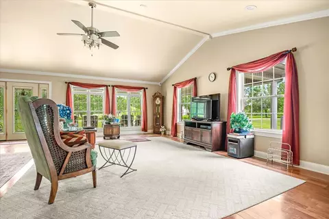 Living - 91 Earl Angel Rd, Corbin, KY 40701 photo 1 of 2