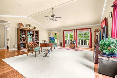 Living - 91 Earl Angel Rd, Corbin, KY 40701 photo 2 of 2