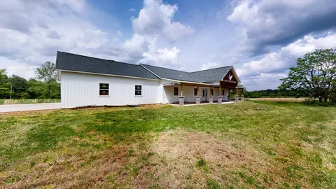 Exterior - 226 Douglas Rd, Murray, KY 42071 photo 3 of 10