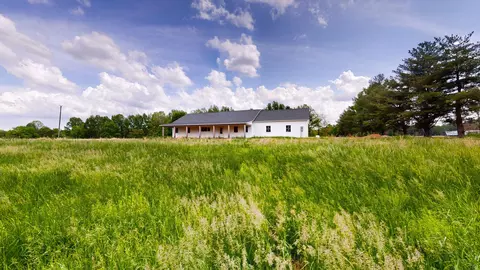 Exterior - 226 Douglas Rd, Murray, KY 42071 photo 7 of 10