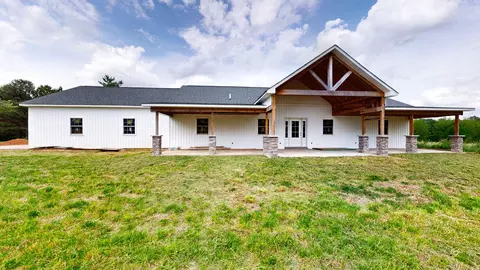 Exterior - 226 Douglas Rd, Murray, KY 42071 photo 2 of 10