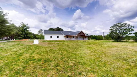 Exterior - 226 Douglas Rd, Murray, KY 42071 photo 4 of 10
