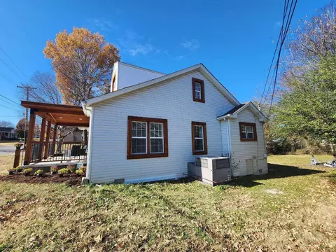 Exterior - 114 Spruce St, Murray, KY 42071 photo 3 of 9