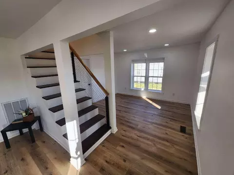 Entry Way - 114 Spruce St, Murray, KY 42071 photo 4 of 7