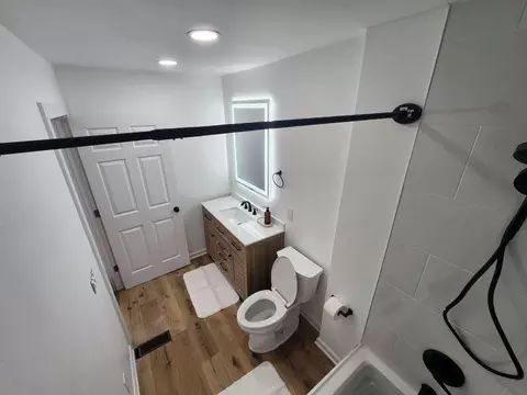 Bath - 114 Spruce St, Murray, KY 42071 photo 1 of 3