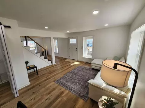 Living - 114 Spruce St, Murray, KY 42071 photo 1 of 2