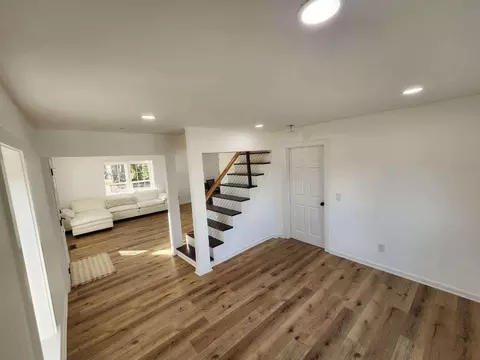Entry Way - 114 Spruce St, Murray, KY 42071 photo 3 of 7
