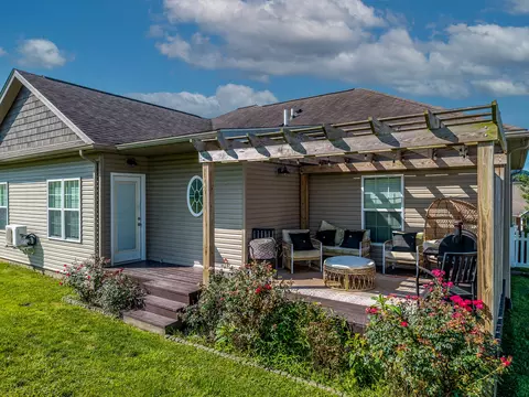 Exterior - 37 Grayson Dr, Morehead, KY 40351 photo 2 of 3