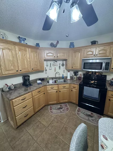 Kitchen - 358 E Main St, Lynch, KY 40855 photo 2 of 3