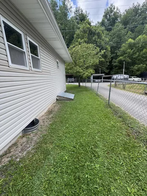 Exterior - 358 E Main St, Lynch, KY 40855 photo 3 of 4