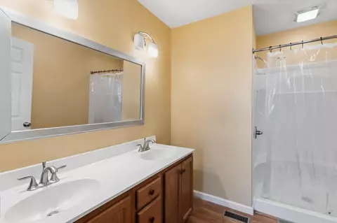 Bath - 1716 Liberty Rd, Eubank, KY 42567 photo 2 of 3