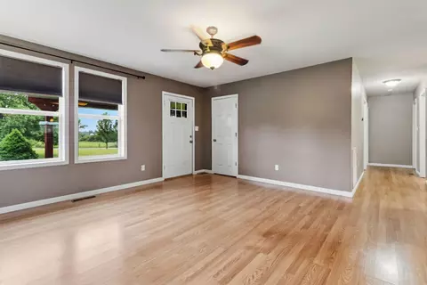Living - 1716 Liberty Rd, Eubank, KY 42567 photo 9 of 10