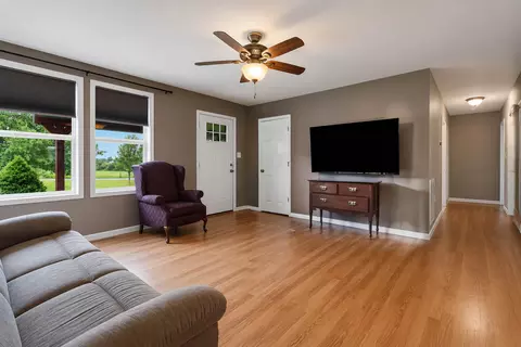Living - 1716 Liberty Rd, Eubank, KY 42567 photo 2 of 10