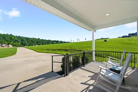 Exterior - 975 Lakeside Dr, Lancaster, KY 40444 photo 6 of 16