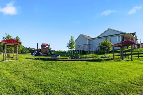 Exterior - 975 Lakeside Dr, Lancaster, KY 40444 photo 16 of 16