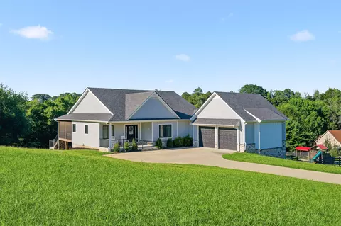 Exterior - 975 Lakeside Dr, Lancaster, KY 40444 photo 4 of 16