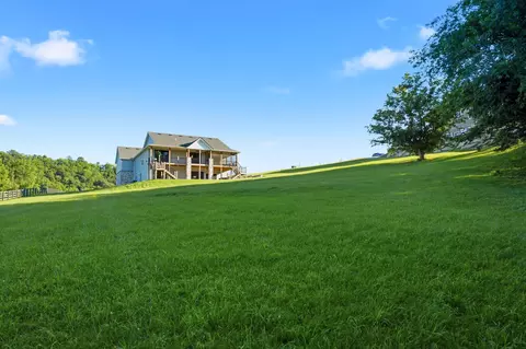 Exterior - 975 Lakeside Dr, Lancaster, KY 40444 photo 12 of 16