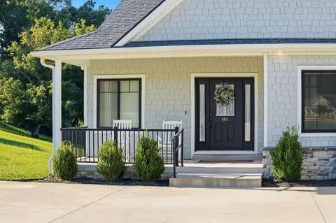 Exterior - 975 Lakeside Dr, Lancaster, KY 40444 photo 5 of 16