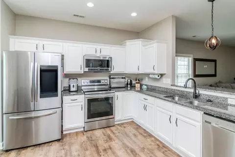 Kitchen - 103 Sequoia Bend Ct, Georgetown, KY 40324 photo 2 of 4