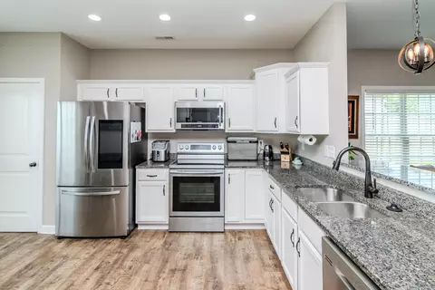 Kitchen - 103 Sequoia Bend Ct, Georgetown, KY 40324 photo 3 of 4