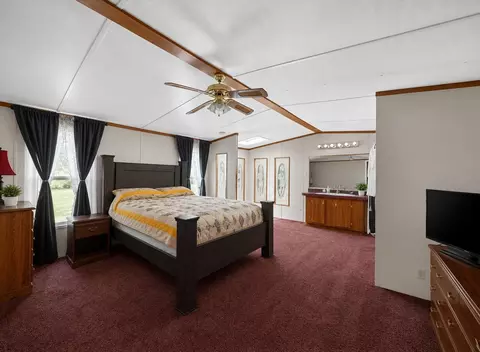 Bedroom - 293 Thomas Dr, Murray, KY 42071 photo 6 of 6