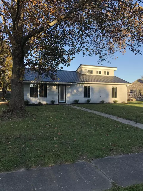 425 Quail Run Rd, Versailles, KY 40383