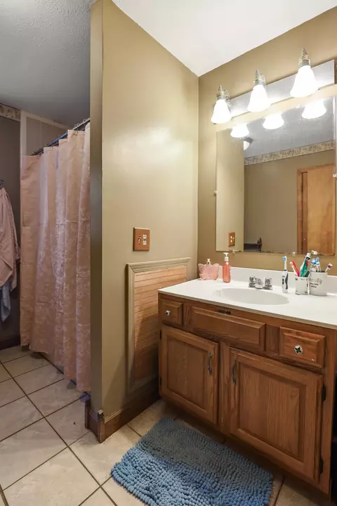 Bath - 322 Spring Cut Cir, Corbin, KY 40701 photo 2 of 5