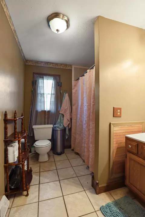 Bath - 322 Spring Cut Cir, Corbin, KY 40701 photo 3 of 5