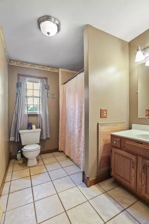 Bath - 322 Spring Cut Cir, Corbin, KY 40701 photo 3 of 3