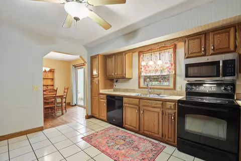 Kitchen - 322 Spring Cut Cir, Corbin, KY 40701 photo 4 of 5