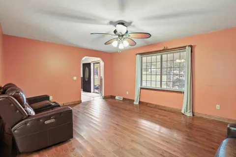 Living - 322 Spring Cut Cir, Corbin, KY 40701 photo 2 of 2